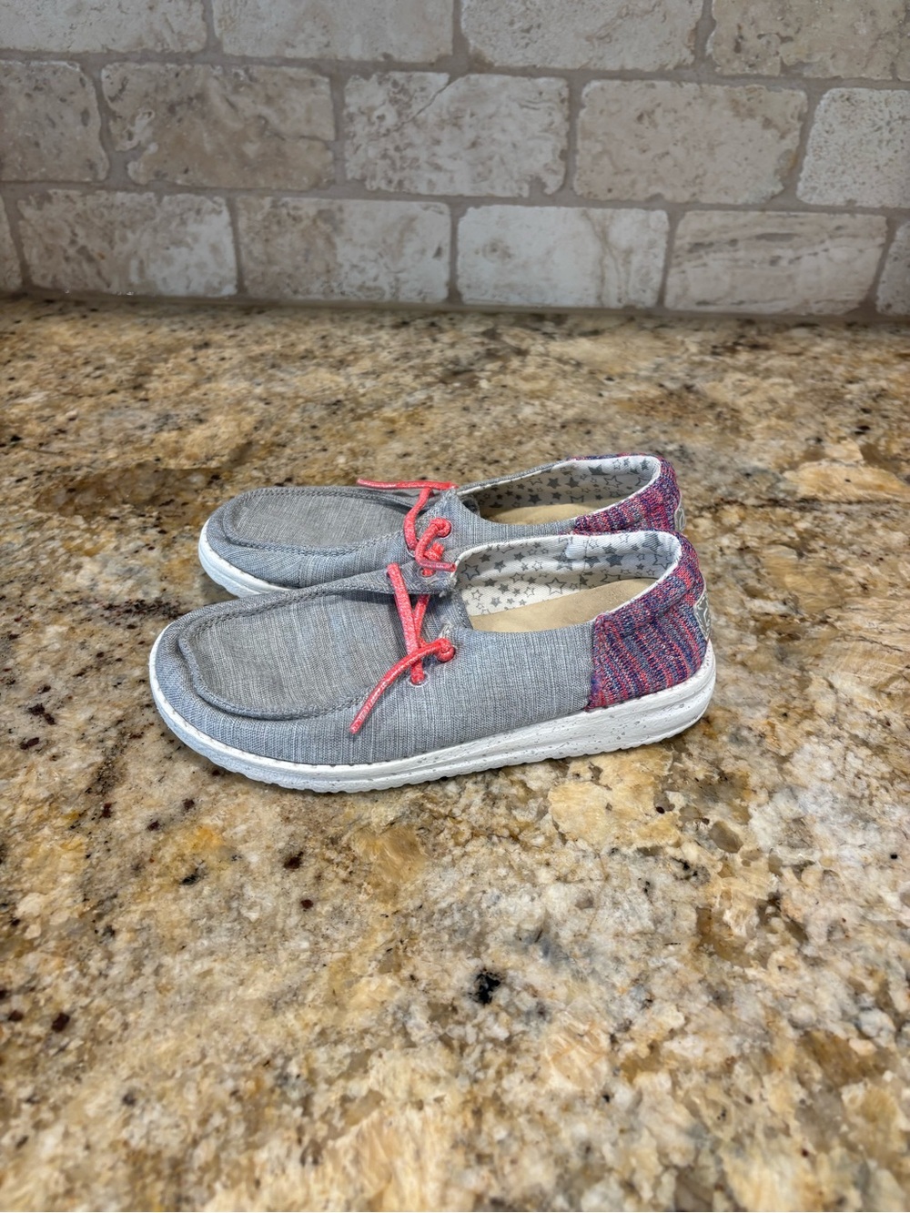 Girls 12 Hey Dude Wendy Youth Slip-On Shoes Grey Pink